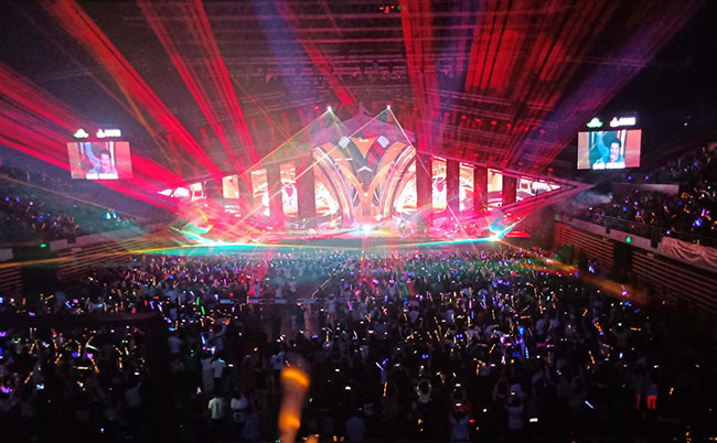 先生娱乐，再生自己！而他与它，天生属于舞台！