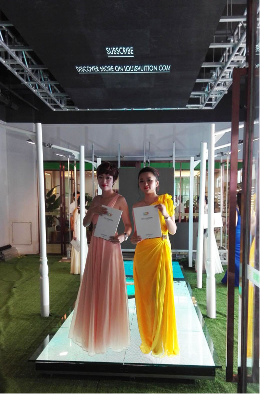 酷游九州旭生展厅模特T台秀节目