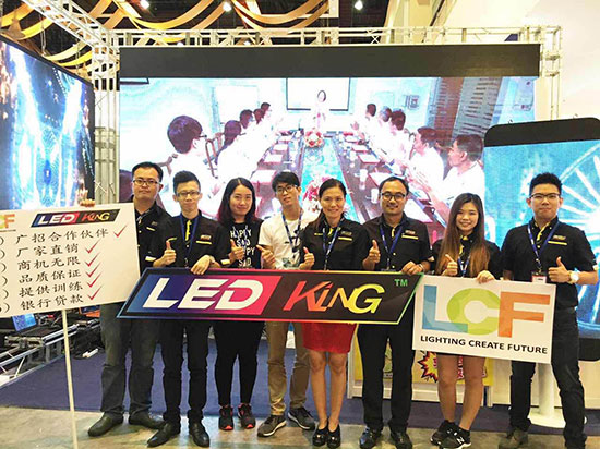 酷游九州与BANNERKING SDN.BHD工作人员合影